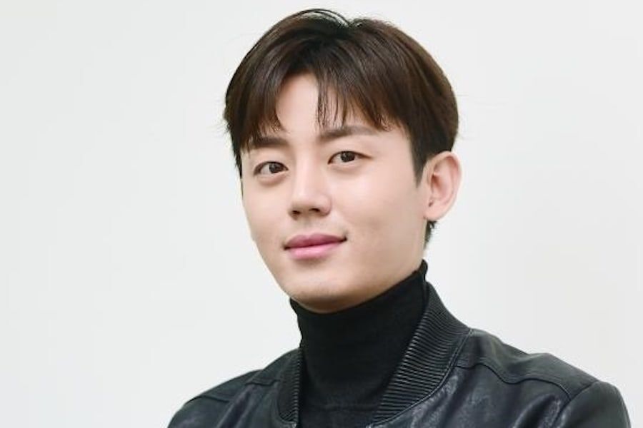 Ли джу у. Lee Ji-Hoon (actor, born 1988). Кан Хун актер. Ли Чжи Хун актер. Дорама Спонсор.