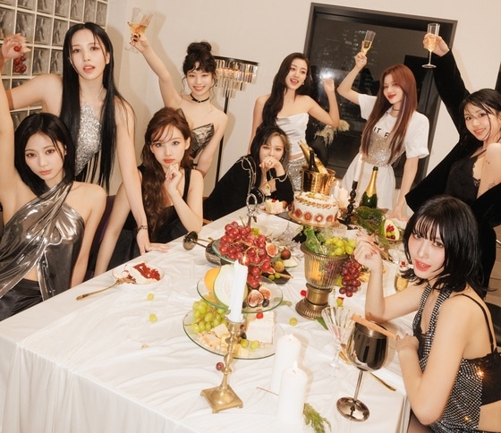 TWICE продали 20 миллионов копий альбомов в Корее и Японии с момента дебюта