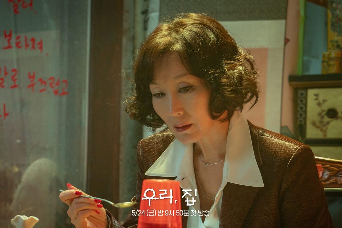Ли Хе Ён тайно встречается с загадочным шеф-поваром Ан Гиль Каном в дораме «Горько-сладкий ад»