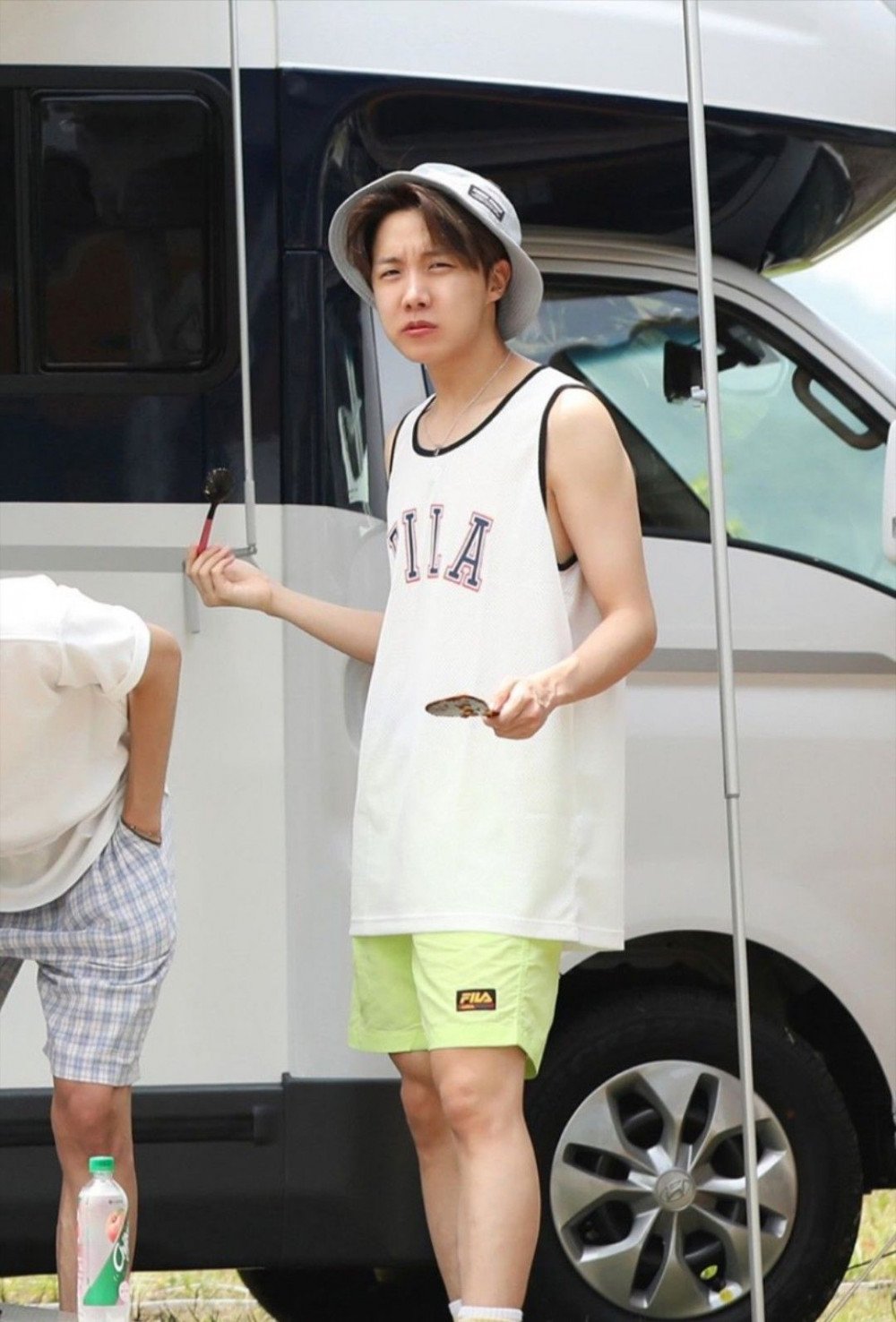 Неповторимый стиль: Джей-Хоуп из BTS и его летние наряды