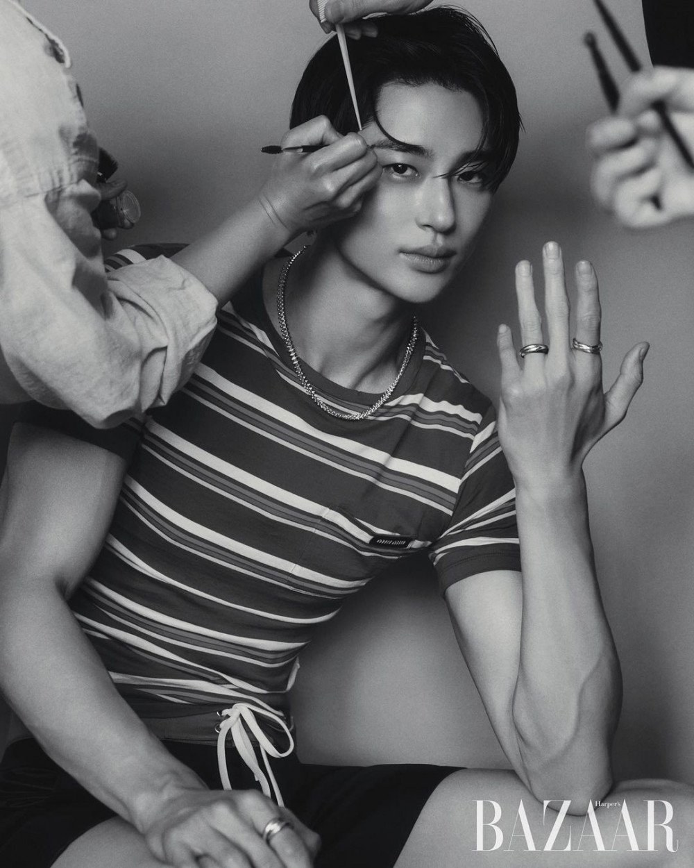 Пён У Сок поделился кадрами из своей фотосессии для Harper's Bazaar Korea