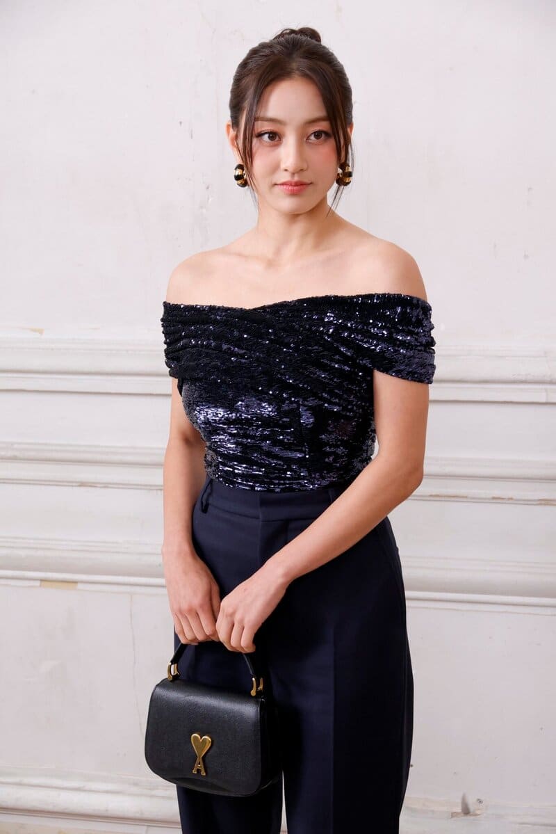 Джихё из TWICE покоряет красотой на модном показе Alexandre Mattiussi в Париже