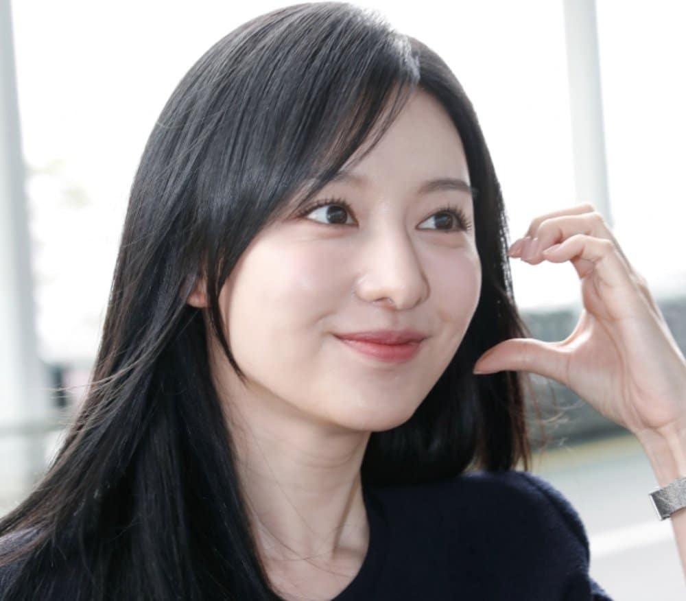 Ким Джи Вон, звезда дорамы «Королева слёз», успешно завершила свой первый фанмитинг в Сеуле