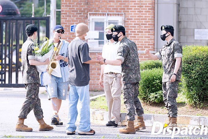 Джин из BTS завершил военную службу + его тепло встретили участники BTS