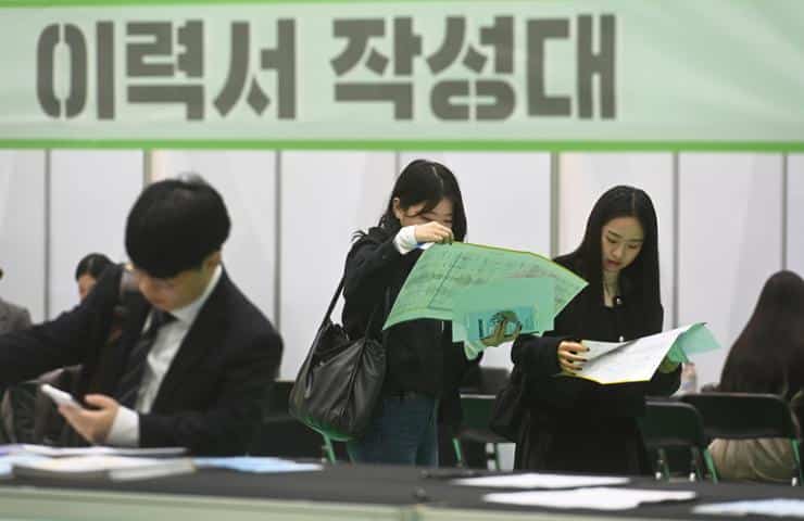 Число молодых корейцев, не ищущих работу, достигло 400 000, что является самым высоким показателем со времен пандемии