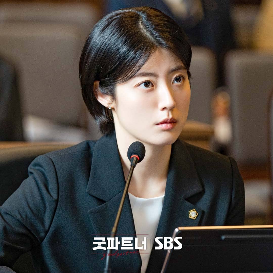 Нам Джи Хён - страстный адвокат-новичок по разводам в дораме «Хороший партнёр»