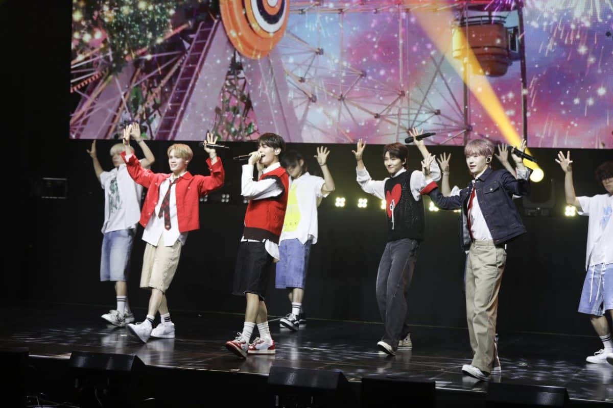 "Обещаем всегда выступать вживую": B.D.U, группа - победитель вокального шоу Mnet дебютировала с альбомом "Wishpool"