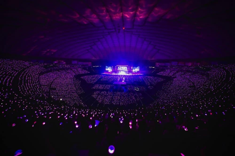 NewJeans вошли в историю, став единственной женской группой, открывшей третий ярус и стоячие места на фан-встрече в Tokyo Dome
