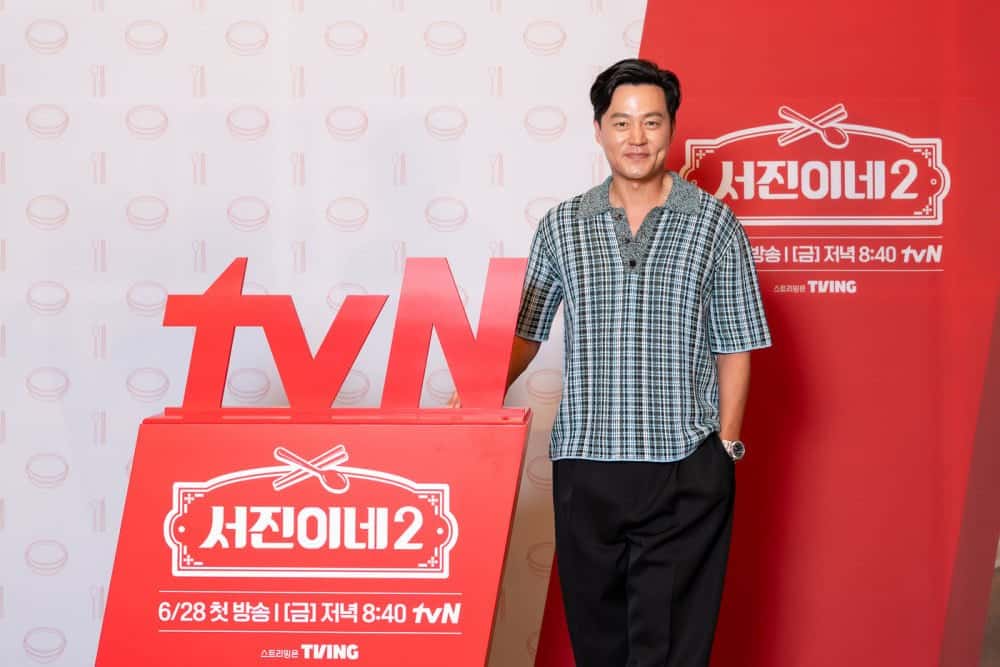 Продюсер рассказал о различиях между Ви из BTS, стажером первого сезона "Jinny's Kitchen", и Го Мин Ши, стажером второго сезона