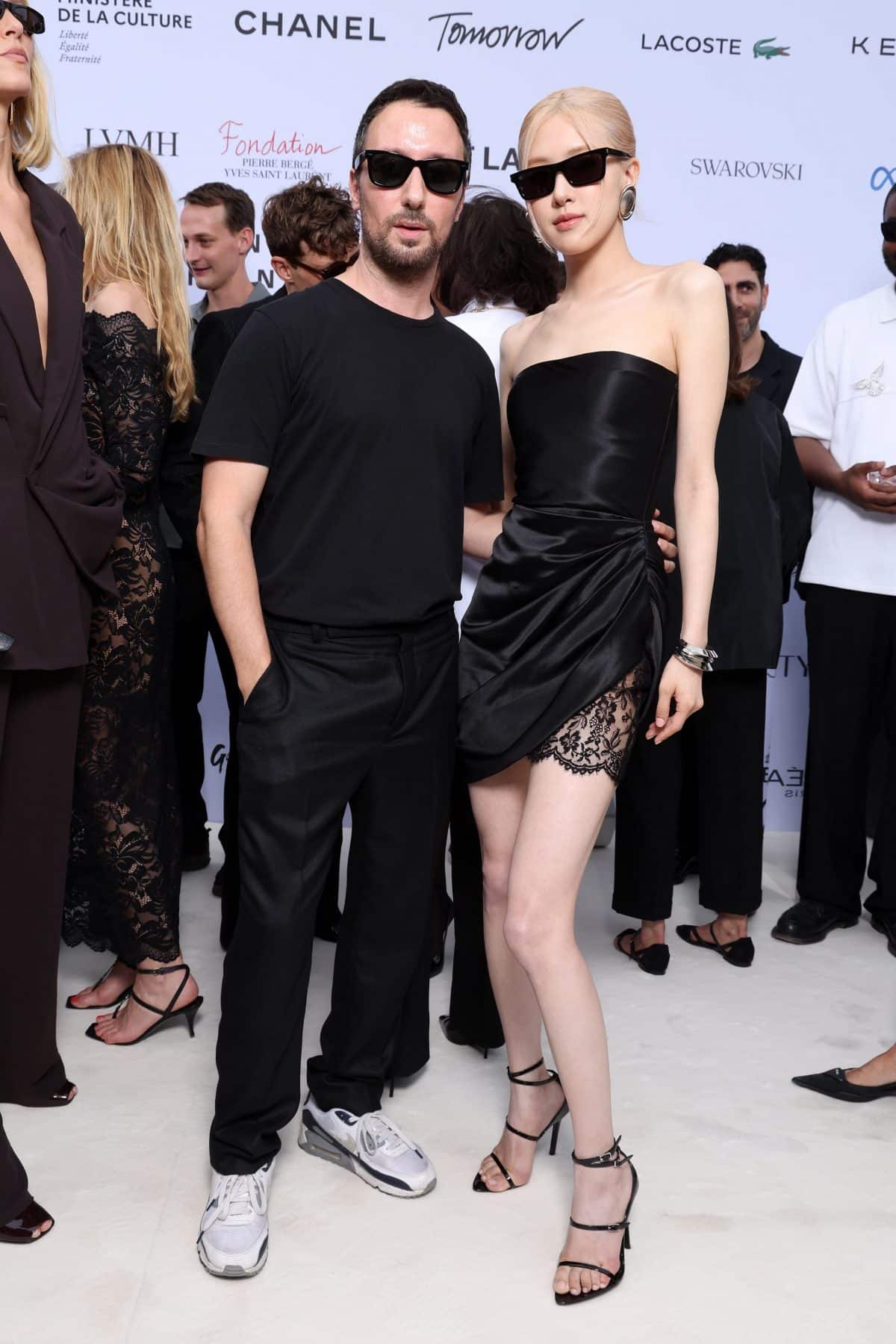 Розэ из BLACKPINK появилась в маленьком чёрном платье и брючном костюме на вечеринке и премии ANDAM Fashion Awards