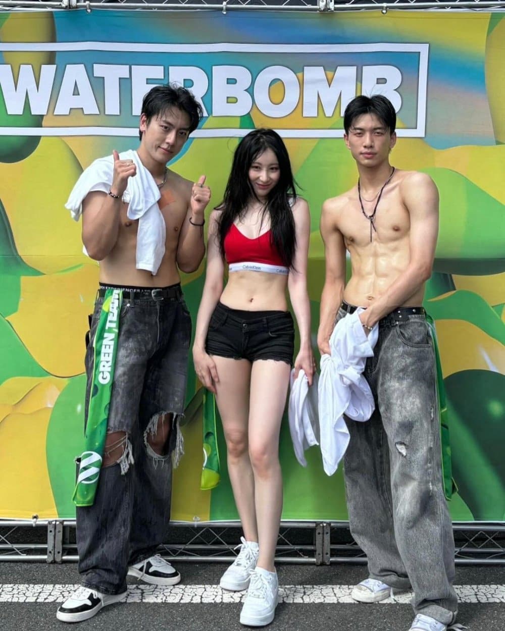 «Waterbomb Busan 2024»: Ли Чэён, Бэкхо, Тэн (NCT), Югём (GOT7), fromis_9 и Ли Ён Джи украсили сцену фестиваля в Пусане