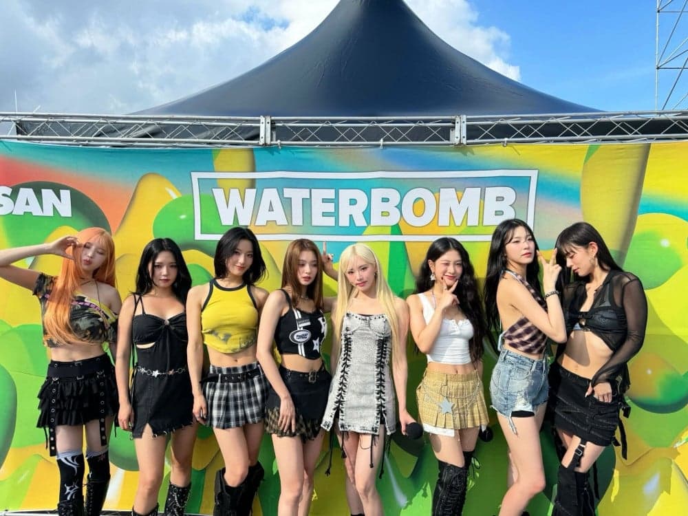 «Waterbomb Busan 2024»: Ли Чэён, Бэкхо, Тэн (NCT), Югём (GOT7), fromis_9 и Ли Ён Джи украсили сцену фестиваля в Пусане