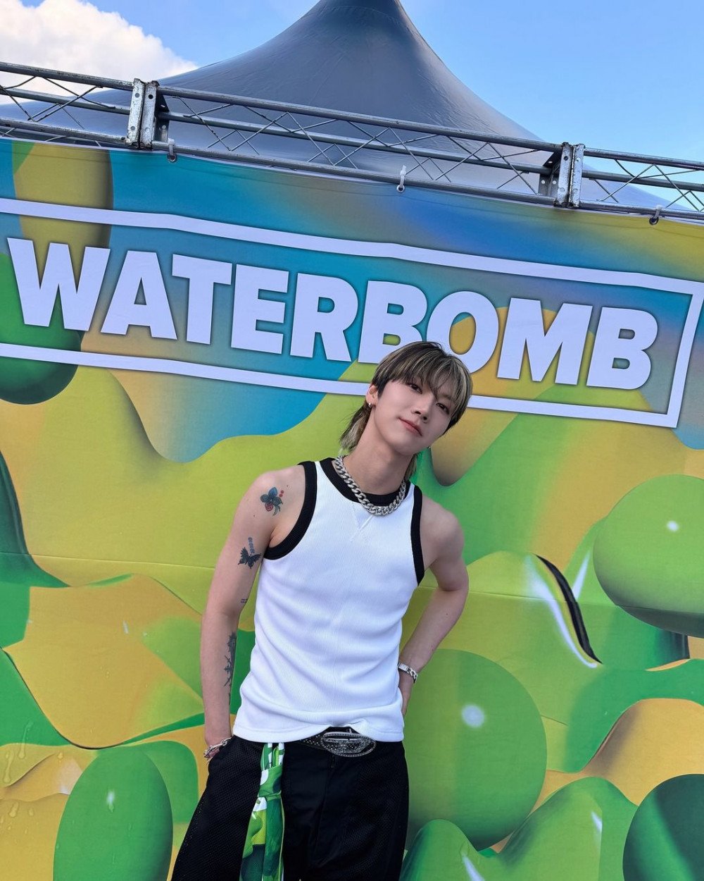 «Waterbomb Busan 2024»: Ли Чэён, Бэкхо, Тэн (NCT), Югём (GOT7), fromis_9 и Ли Ён Джи украсили сцену фестиваля в Пусане