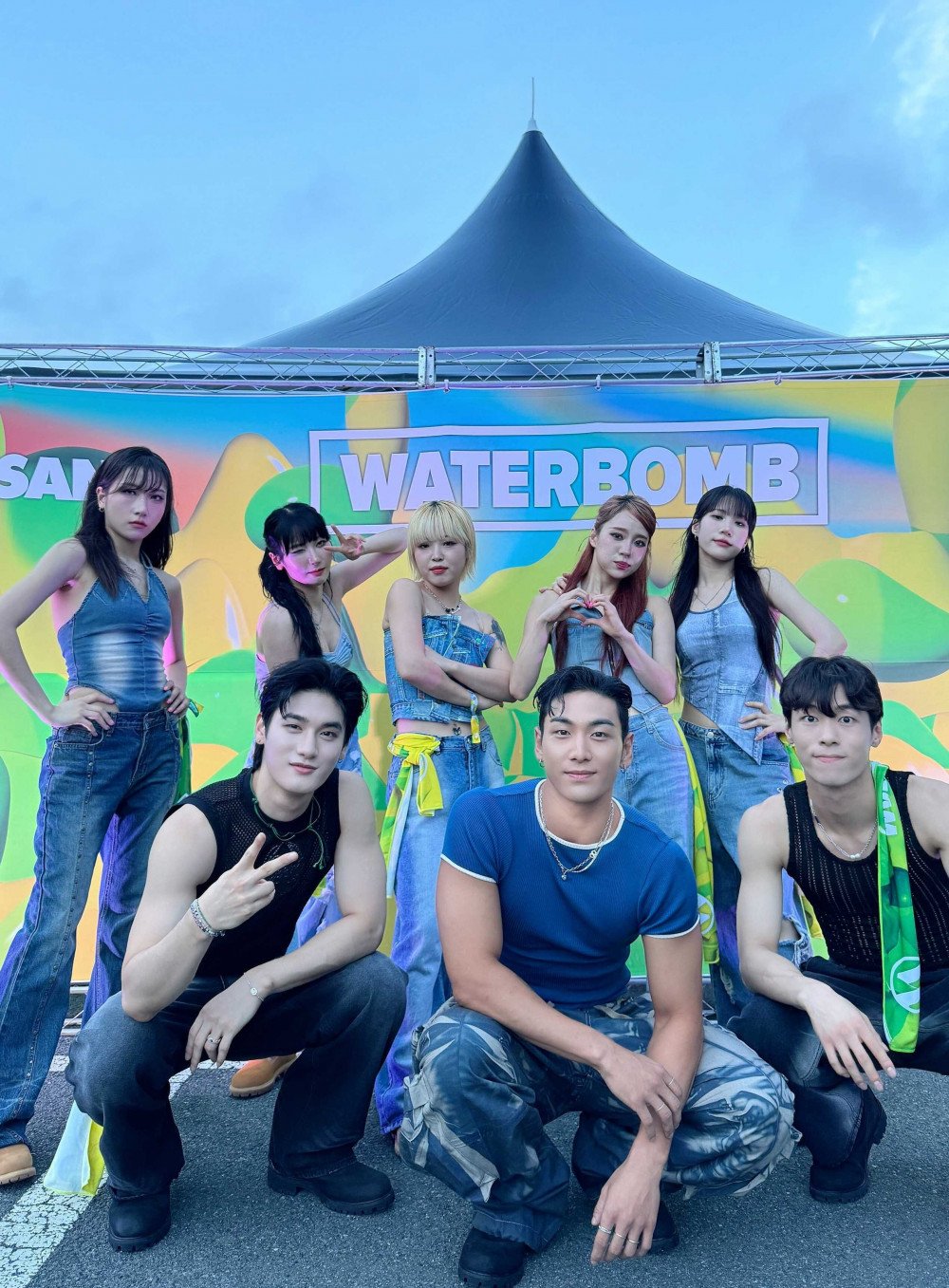 «Waterbomb Busan 2024»: Ли Чэён, Бэкхо, Тэн (NCT), Югём (GOT7), fromis_9 и Ли Ён Джи украсили сцену фестиваля в Пусане