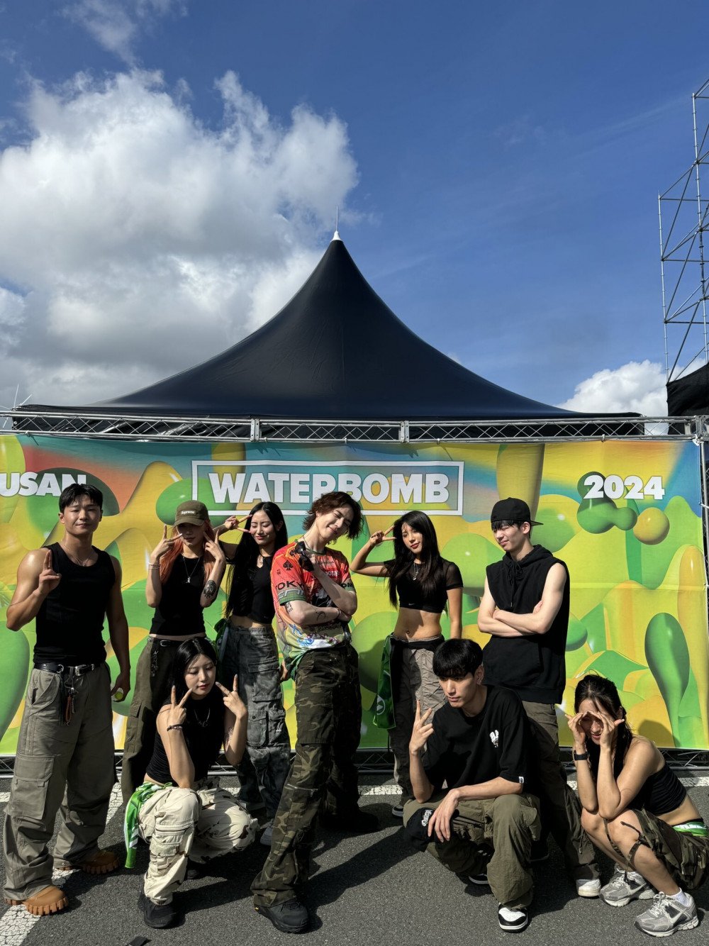 «Waterbomb Busan 2024»: Ли Чэён, Бэкхо, Тэн (NCT), Югём (GOT7), fromis_9 и Ли Ён Джи украсили сцену фестиваля в Пусане