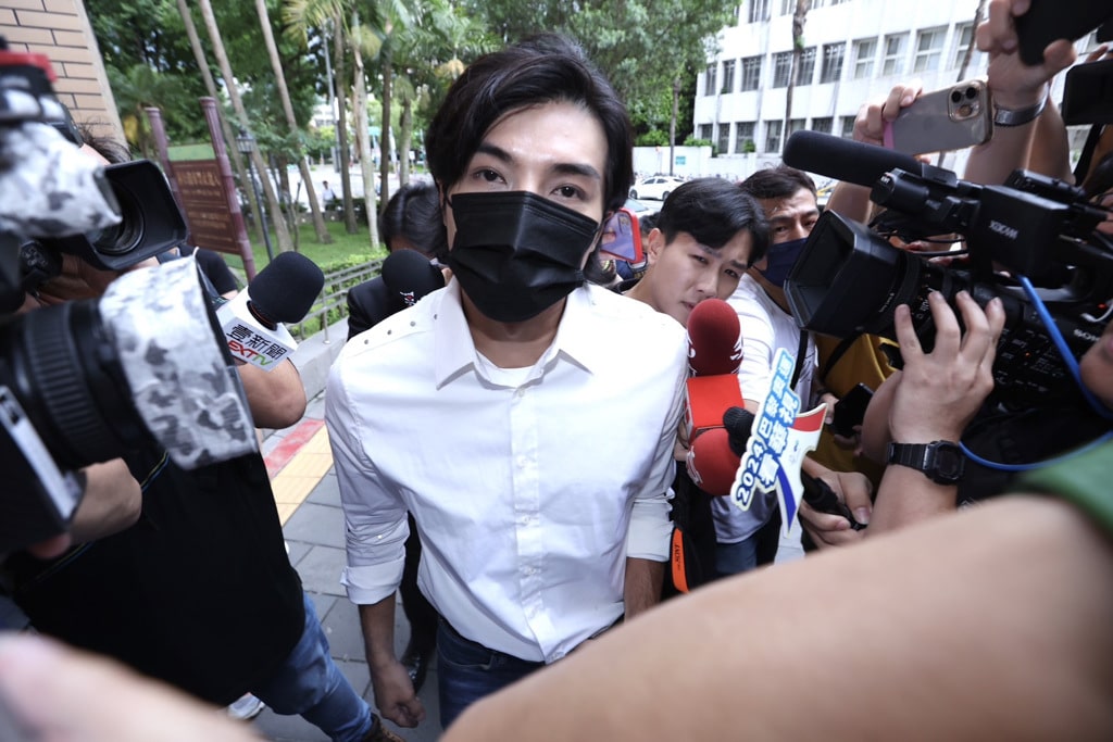 Майк Хэ вызван в прокуратуру по обвинению в сексуальном домогательстве