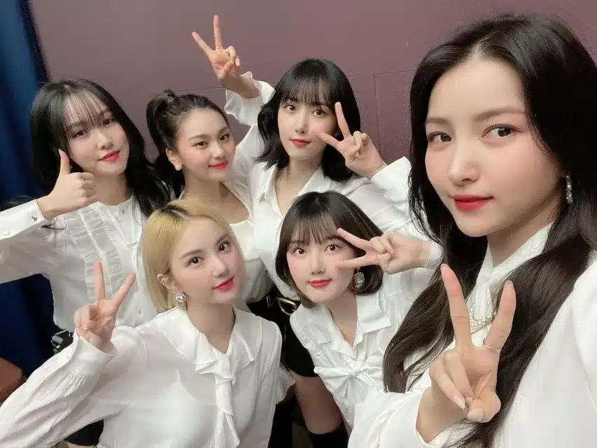 Официальный сайт GFRIEND используется для рекламы услуг для взрослых