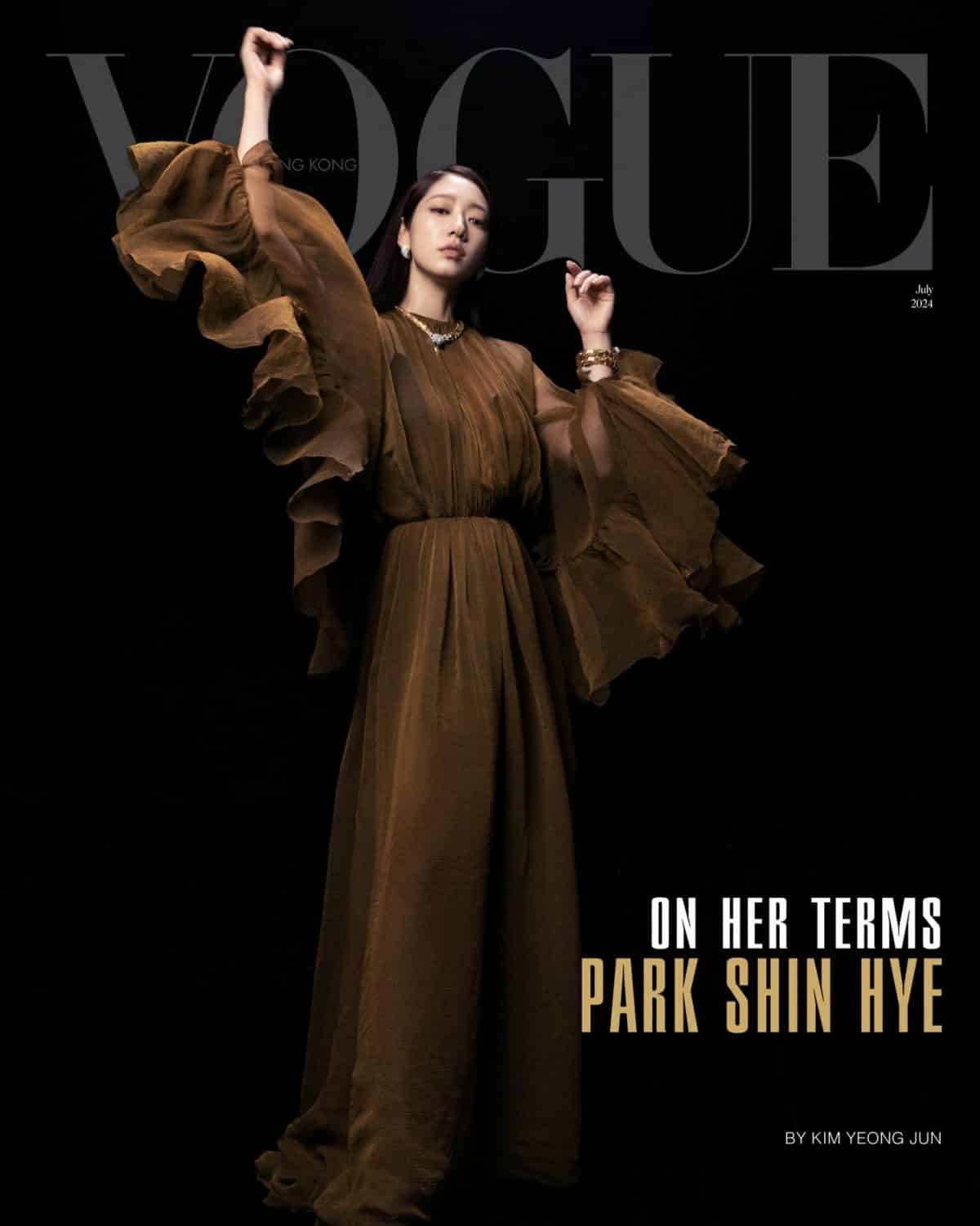 Роскошная Пак Шин Хе на обложке Vogue Hong Kong