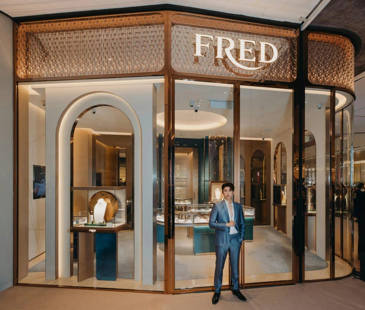 Мью Суппасит на открытии 1-го бутика Fred "Sunshine Jeweler" в Малайзии