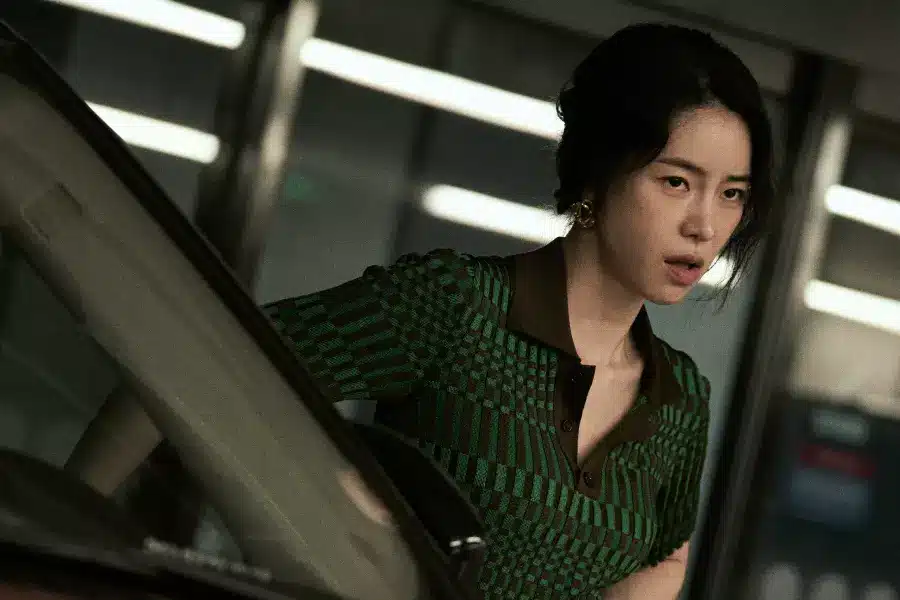  Им Джи Ён - таинственная фигура, окружающая Чон До Ён в предстоящем фильме "Револьвер"