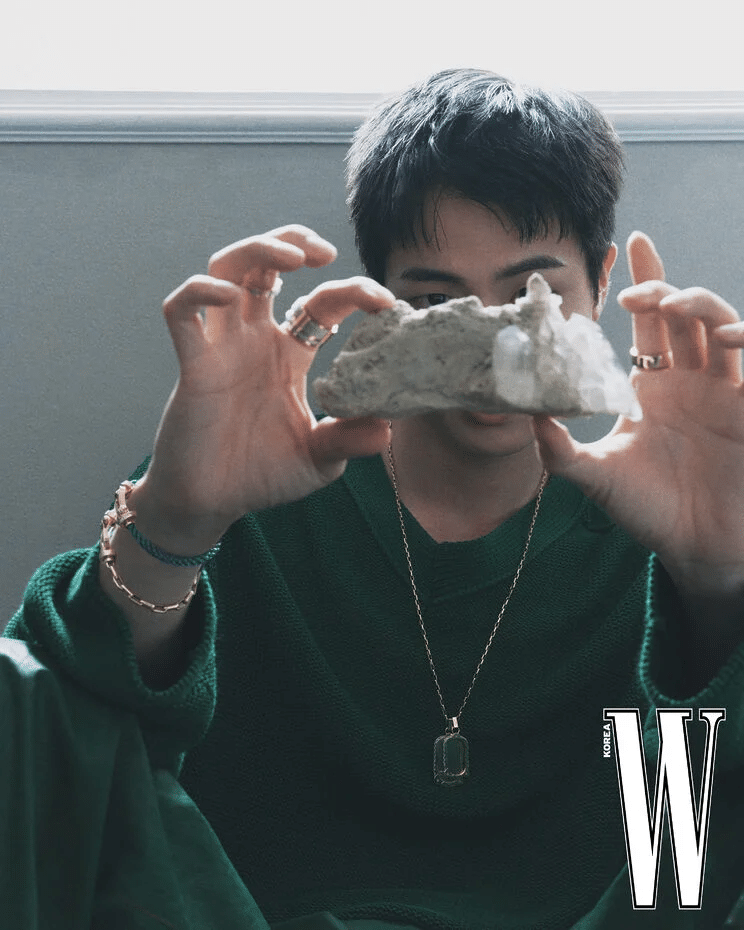 Как летний сон: Джин из BTS в W Korea