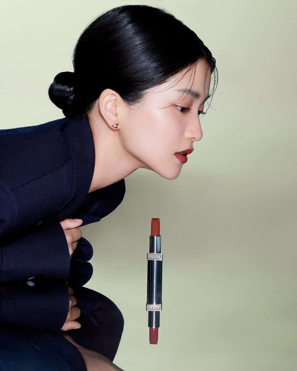 Ким Тэ Ри пленяет элегантностью в фотосессии для Prada Beauty