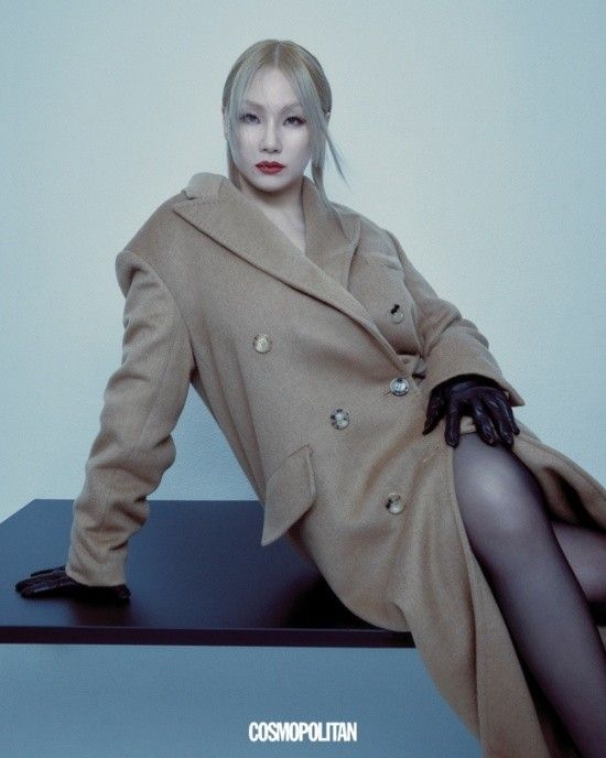 CL из 2NE1 демонстрирует свои выразительные глаза в новой фотосессии для Cosmopolitan Korea