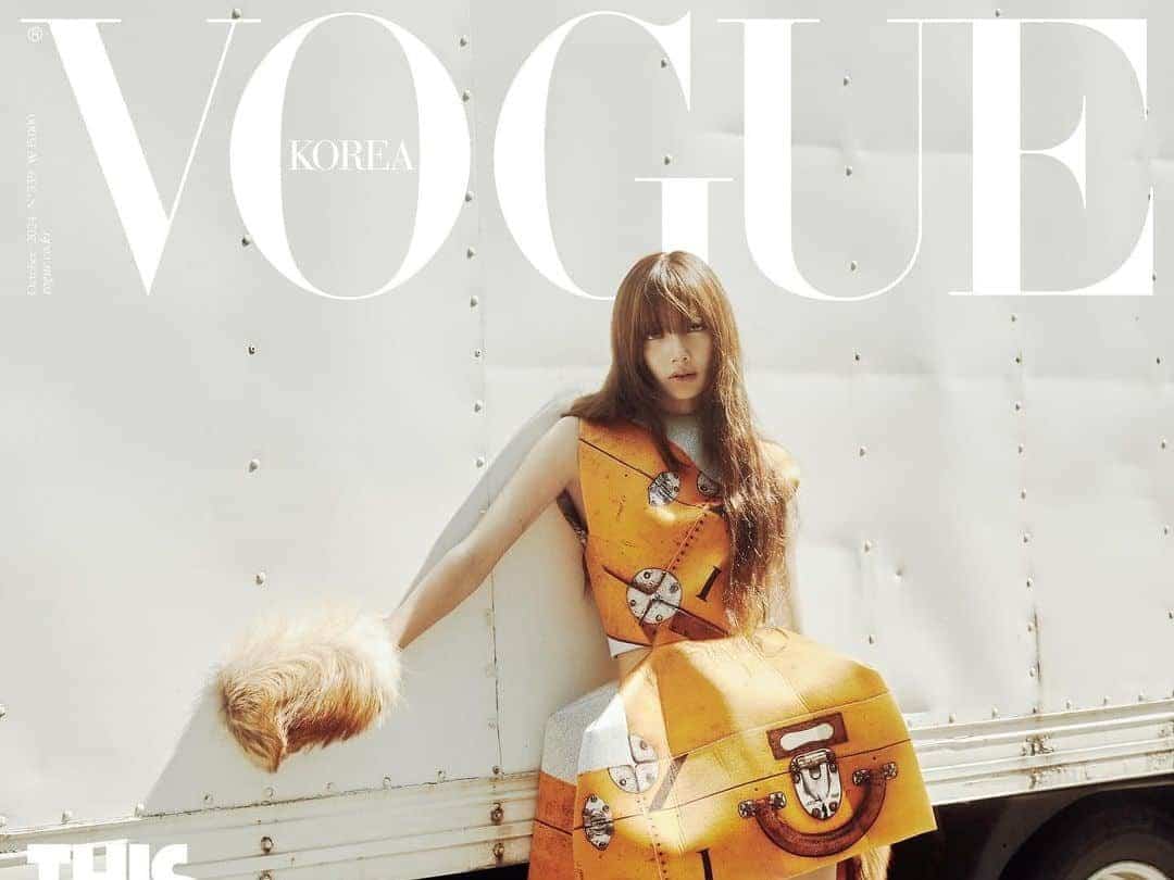 Лиса из Blackpink на октябрьских обложках Vogue Korea