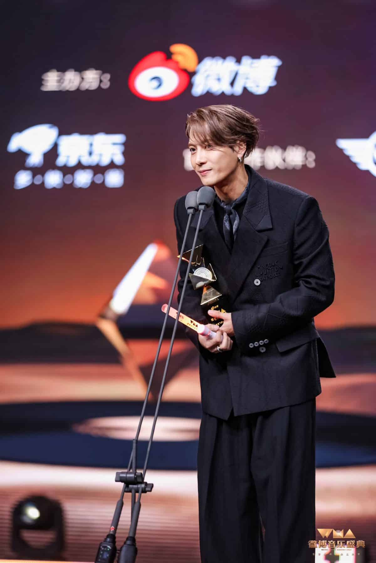 Джексон Ван из GOT7 получил награду на «Weibo Music Awards 2024» + фото с красной дорожки