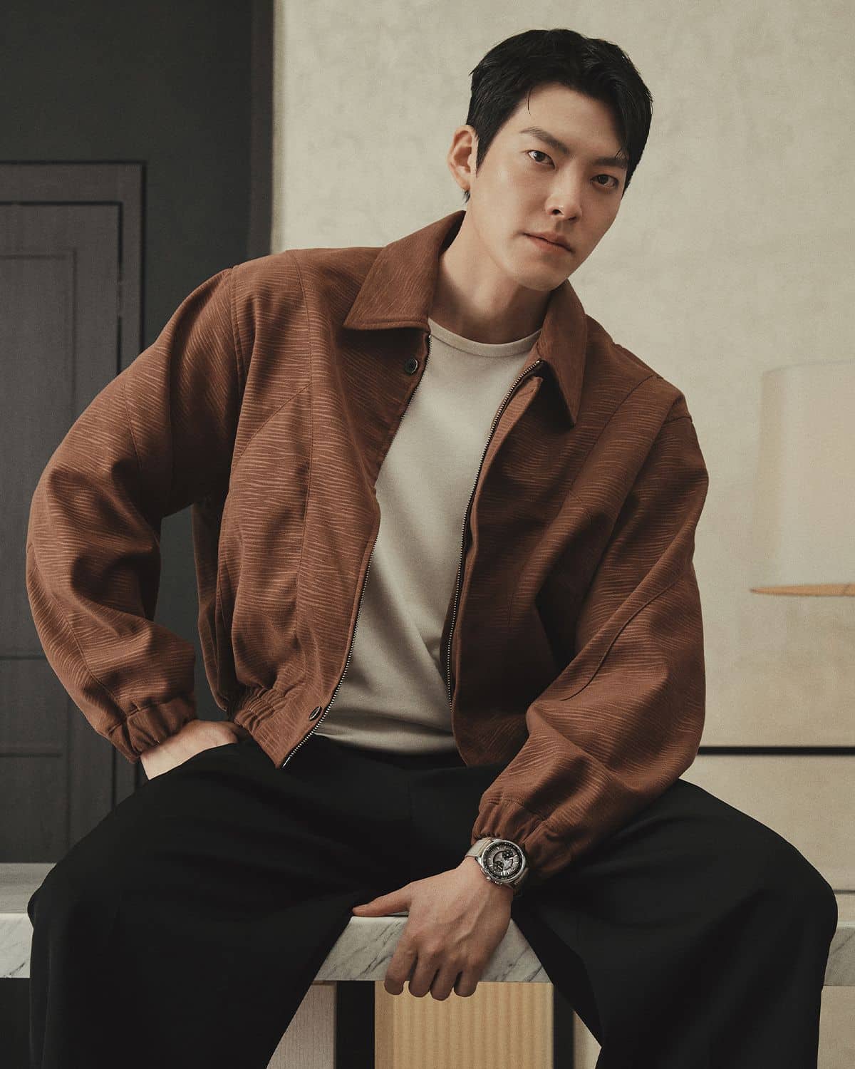 Ким У Бин и роскошь времени: элегантная фотосессия для Esquire Korea