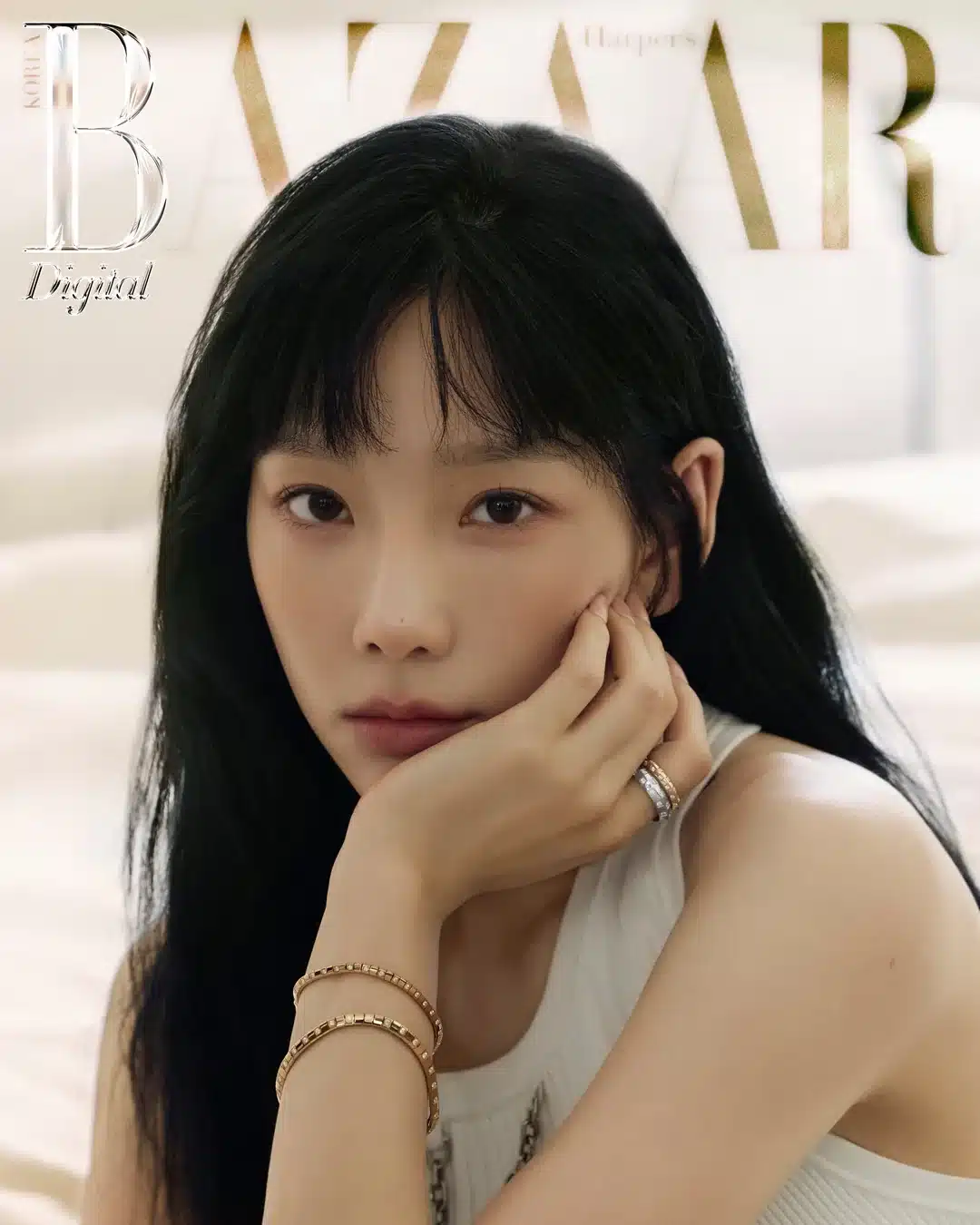 Изящная Тэён из Girls' Generation в новой фотосессии для Harper's BAZAAR Korea x Louis Vuitton