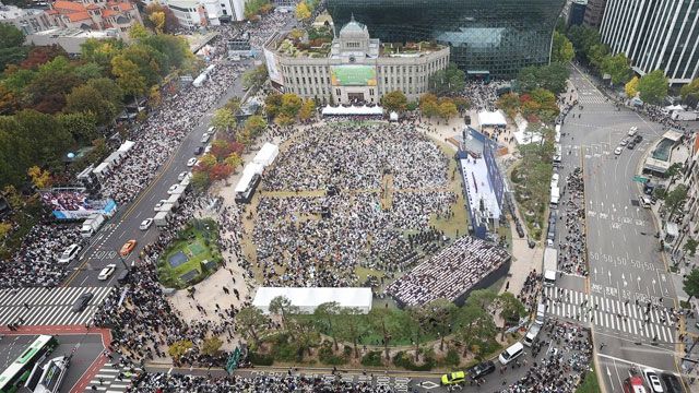 "Против ЛГБТ и однополых браков" более 600 000 корейцев вышли на митинг в Сеуле