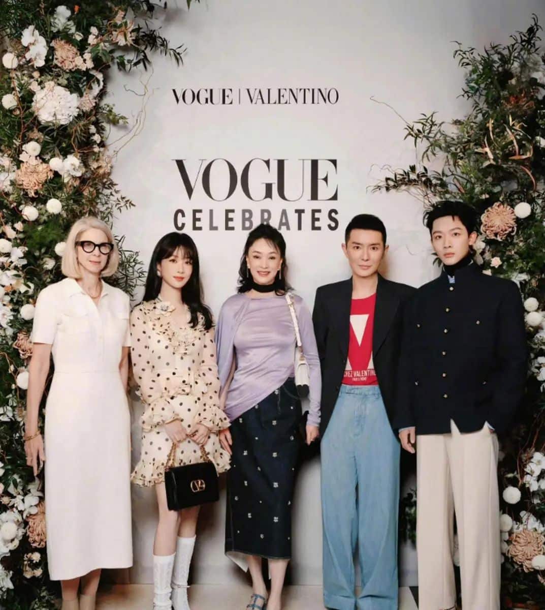 Ян Цзы, Чжан Вань И и Гуань Сяо Тун на вечеринке Vogue Valentino после показа мод + мини-воссоединение звезд дорамы “Бесконечная тоска в разлуке”