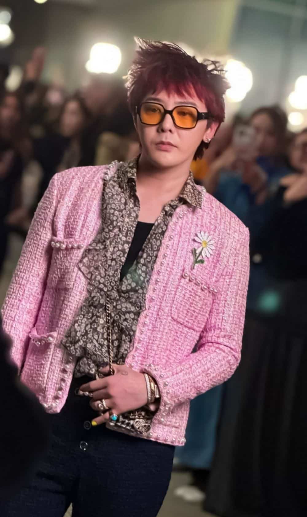 [theqoo] Образ G-Dragon на показе Chanel Cruise Show 2024-2025 в Гонконге привлек внимание нетизенов